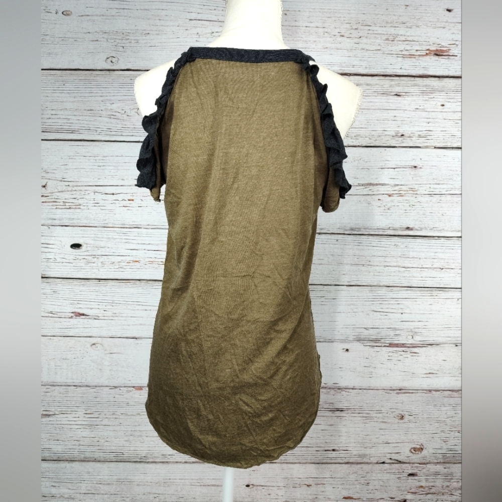 CHASER Ruffle Cold Shoulder Top - Picture 4 of 6